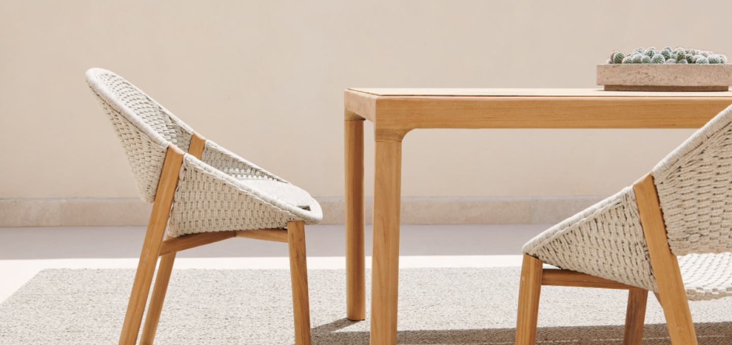 Elio-armchair-Illum-dining-table-teak_closeup.jpg